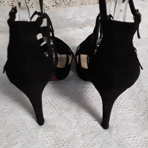 Crape Myrtle Sz 9 Black Strappy Ankle Strap Heels EUC - Picture 3 of 8